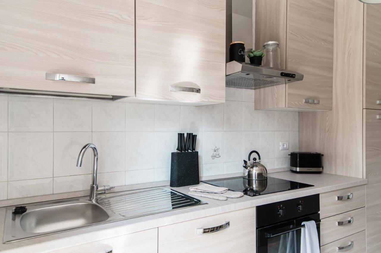 Lovely Suite With Private Parking In Como Bagian luar foto