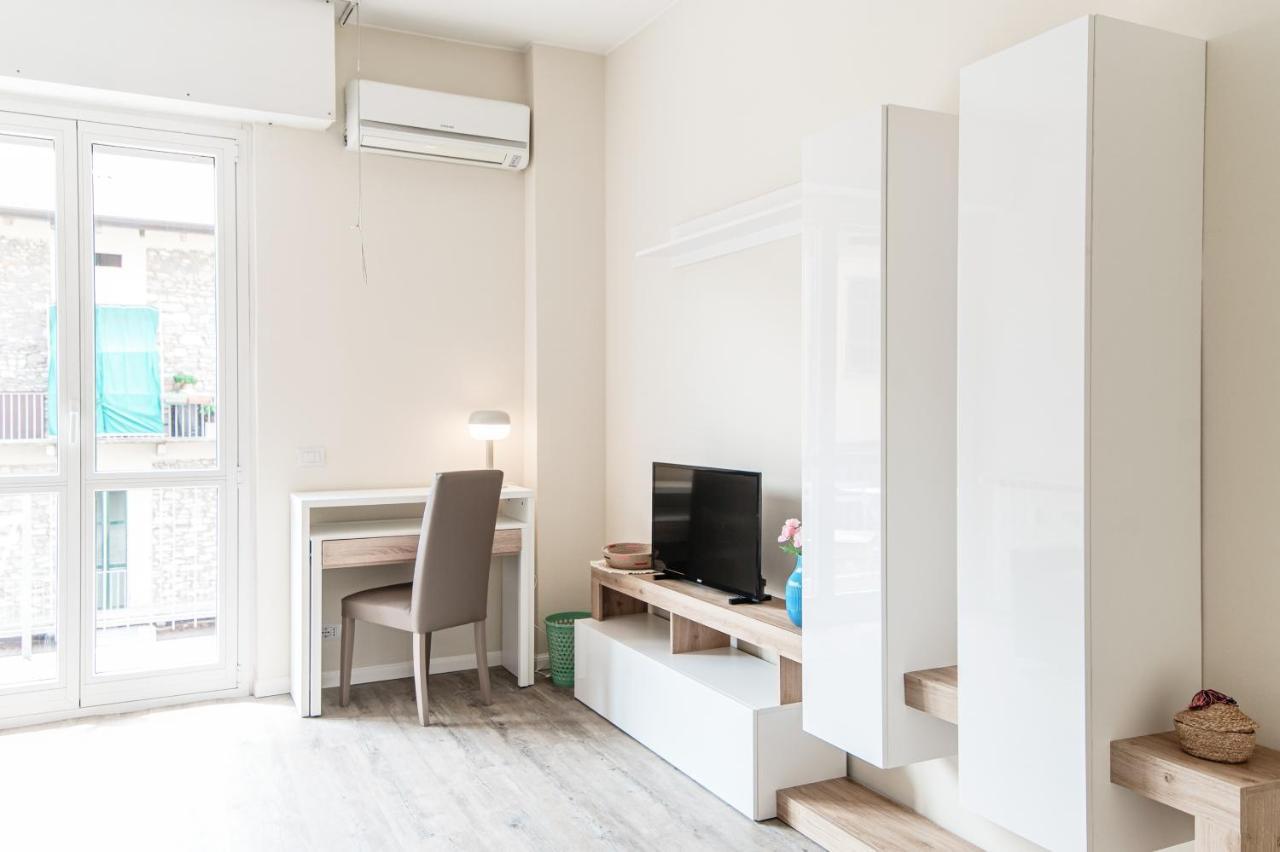 Lovely Suite With Private Parking In Como Bagian luar foto