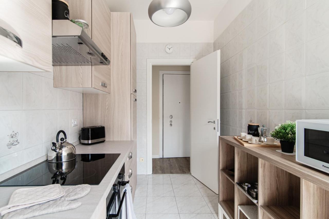 Lovely Suite With Private Parking In Como Bagian luar foto