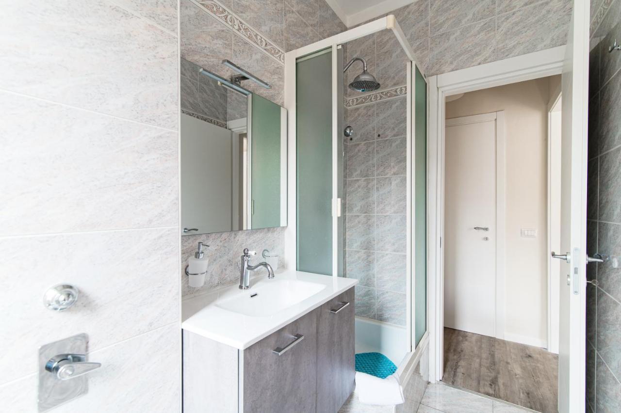 Lovely Suite With Private Parking In Como Bagian luar foto