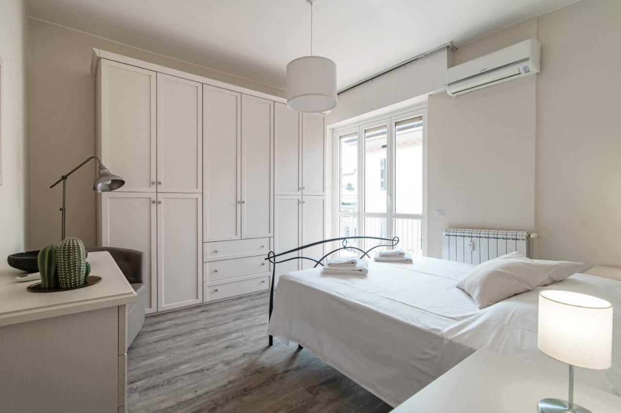 Lovely Suite With Private Parking In Como Bagian luar foto